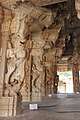 Pilares de Yali en el templo de Vittala en Hampi, estado de Karnataka, India