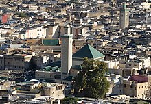 Żawija Mulaj Idris II immarkat mill-imnara (minaret) għoli fil-qalba ta’ Fes el Bali, l-imdina l-qadima ta’ Fes, u hija meqjusa bħala waħda mill-aktar santwarji qaddisa fil-Marokk.