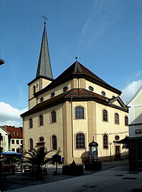 Blick vom Rathausplatz aus auf die Jakobuskirche