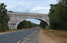 Aqueduc de la Vanne, entre Ury & Fontainebleau traversant la départementale D152