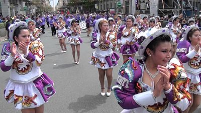 Caporales de Villa Soldati en el desfile Integración Cultural boliviana en Argentina, 10 de octubre de 2015.