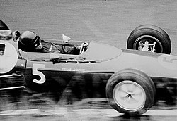 Jim Clark en 1962 sur la Lotus 25 monocoque.