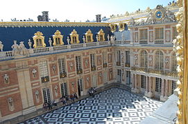 La Cour de Marbre vista dal grande gabinetto.