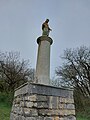 Estatua dedicada a la Virgen María, en Creys