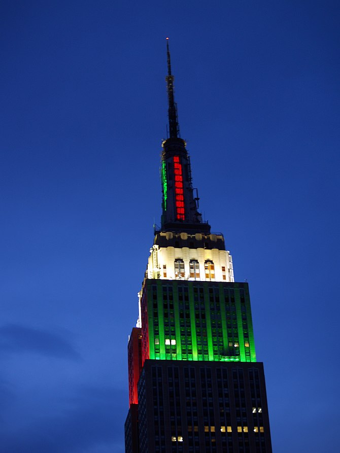 English: Empire State Building lit up red and ...