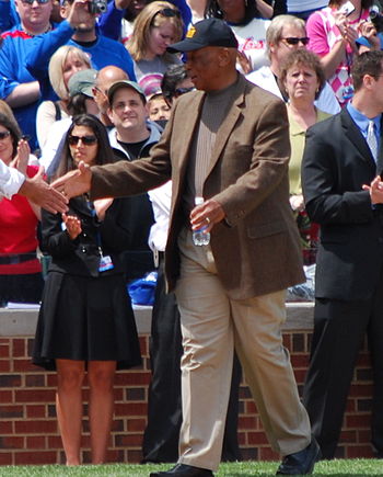 Español: Ernie Banks. Suomi: Ernie Banks.