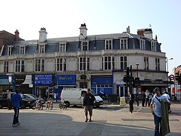 Finchley Road tube вход.jpg