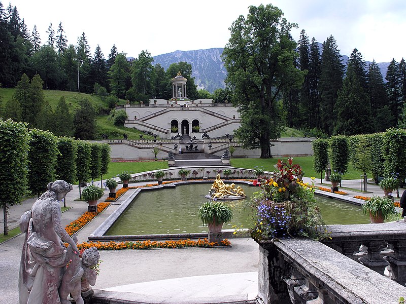 File:Fountains in germany 1.jpg