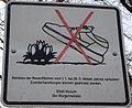 Schild zum Schutz der Krokusse