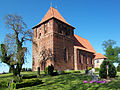 KW 10: Die Dorfkirche Hohenkirchen ist eine Backsteinkirche aus der Mitte des 15. Jahrhunderts. Sie hatte früher auch Bedeutung als Seezeichen oder Landmarke. Es wird deshalb vermutet, dass sie früher einen hohen Spitzturm hatte, der bei einem Sturm verloren ging.