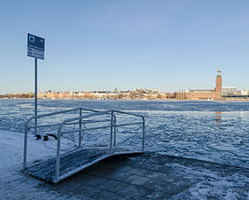 Hållplatsen Söder Mälarstrand.