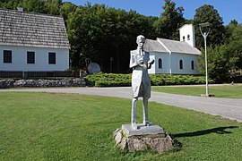 Gelände des Gedenkmuseums mit der Statue Teslas