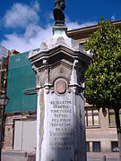 Vista llateral del monumentu a Rafael del Riego (1993)