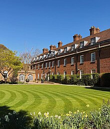 The college croquet lawn St Hugh's College Oxford Gardens.jpg