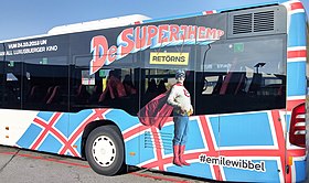 Autobus décoré pour la sortie de Superjhemp Retörns, film dérivé de la BD. La mention Emile Wibbel est elle-même une parodie du nom de la compagnie d'autocars Emile Weber.