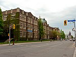 Школы Университета Торонто Май 2011.jpg
