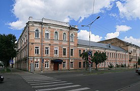 Будівля колишньої жіночої гімназії у Новгороді