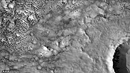 火星勘测轨道飞行器背景相机拍摄的巴尔代陨击坑内沙丘，注：这是前一幅巴尔代陨击坑图像的放大版。
