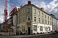 Wohnhaus mit Ladeneinbau in Ecklage