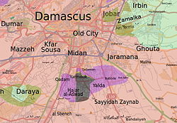 Dél-Damaszkusz megoszlása ellenőrző felekként 2015. április 4-én   a szír kormány kezén lévő területek   A szíriai ellenzék kezén lévő területek   Az Iraki és Levantei Iszlám Állam kezén lévő területek   Tűzszüneti terület