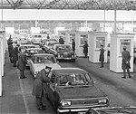 תור במעבר הגבול דרוויץ-דריילינדן ("צ'ק פוינט-בראבו"), בין מזרח גרמניה לברלין המערבית, 1972