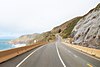 Дьявольская горная тропа, которая раньше была нестабильной частью Калифорнийского шоссе 1, пока не построили объездные туннели и не превратили ее в заповедник. (26033922316) .jpg