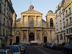 La banlieue englobe aussi des centres-villes anciens. Ici le quartier Notre-Dame dans le centre-ville de Versailles (Yvelines) en banlieue ouest.