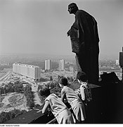 Dresdenas 1960 m. Išvalyti prieškarinių pastatų griuvėsiai ir pastatyti pokario laikų daugiaaukščiai