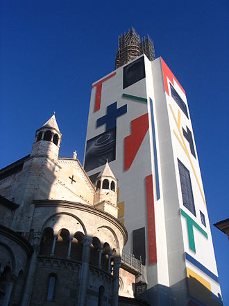 The Torre della Ghirlandina in February 2008. Ghirlandina vestita.jpg