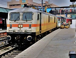 Howrah Rajdhani Express en New Delhi.jpg