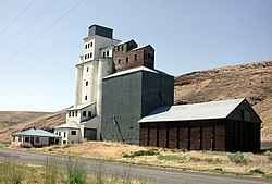 Grain elevator in Ione