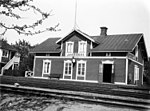 Jakobsbergs stationshus 1929. Det fanns två väntsalar, en för 3:e klass passagerare och för 2:a och 1:a klass passagerare.