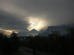 Le Pieu et sa forme pyramidale depuis La Casamaures.