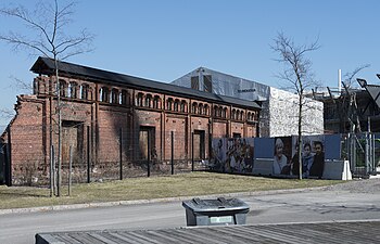 Ruines de l'entrepôt en 2017, un an avant sa démolition..