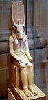 Ptolemaic (MÖ 4. / 1. yüzyıl) Montu'nun boğa başlı heykeli, askeri kahramanlık sembolü. Louvre, Paris .