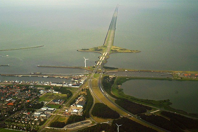 آفسلوتردايك، معبر مائي رئيسي بهولندا،طوله 32 كم