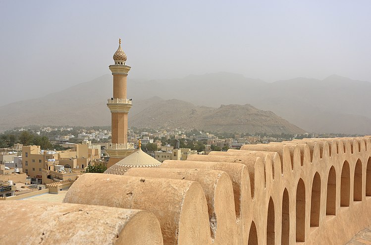 Вид на пятничную мечеть Назвы со стены крепости
