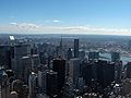 Panorama depuis le sommet de l'Empire State Building, direction nord est. On aperçoit notamment le Citigroup Center, le MetLife Building, la Trump World Tower et le Chrysler Building.