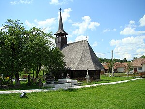 Igreja de madeira na aldeia de Vălenii Șomcutei