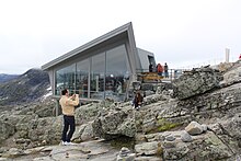 Das 2004 errichtete Servicegebäude mit Panoramafront