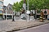 Oorlogsmonument ontworpen door Bruno Gerrits, en gekapt door Robert Van de Velde