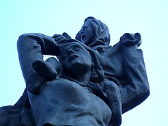 Standbeeld door František Gibala ter nagedachtenis van de verbranding van het dorp Zlatá Baňa op 8 september 1944