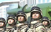 Soldados de infantaria das Forças Terrestres no Desfile do Dia da Vitória na China de 2015
