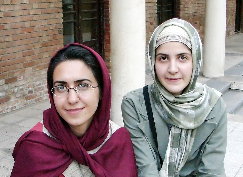 Иранские девушки 800px-Two_young_women_of_Iran