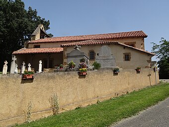 L'église et son cimetière.