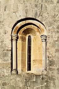 Fenêtre axiale de l'abside.