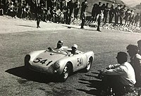 Wolfgang Seidel mit Beifahrer Helm Glöckler im Porsche 550 bei der Mille Miglia 1955