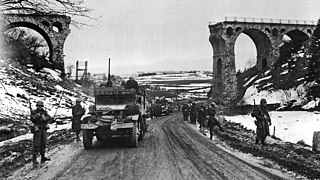 Viaduc de Bütgenbach, dynamité par les Allemands en 1944.