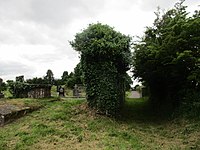 Friedhof mit Kirchenruine