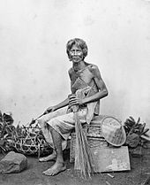 A Sudra caste man from Bali. Photo from 1870, courtesy of Tropenmuseum, Netherlands. COLLECTIE TROPENMUSEUM Een soedra een man uit de laagste kaste van Bali. TMnr 60002169.jpg